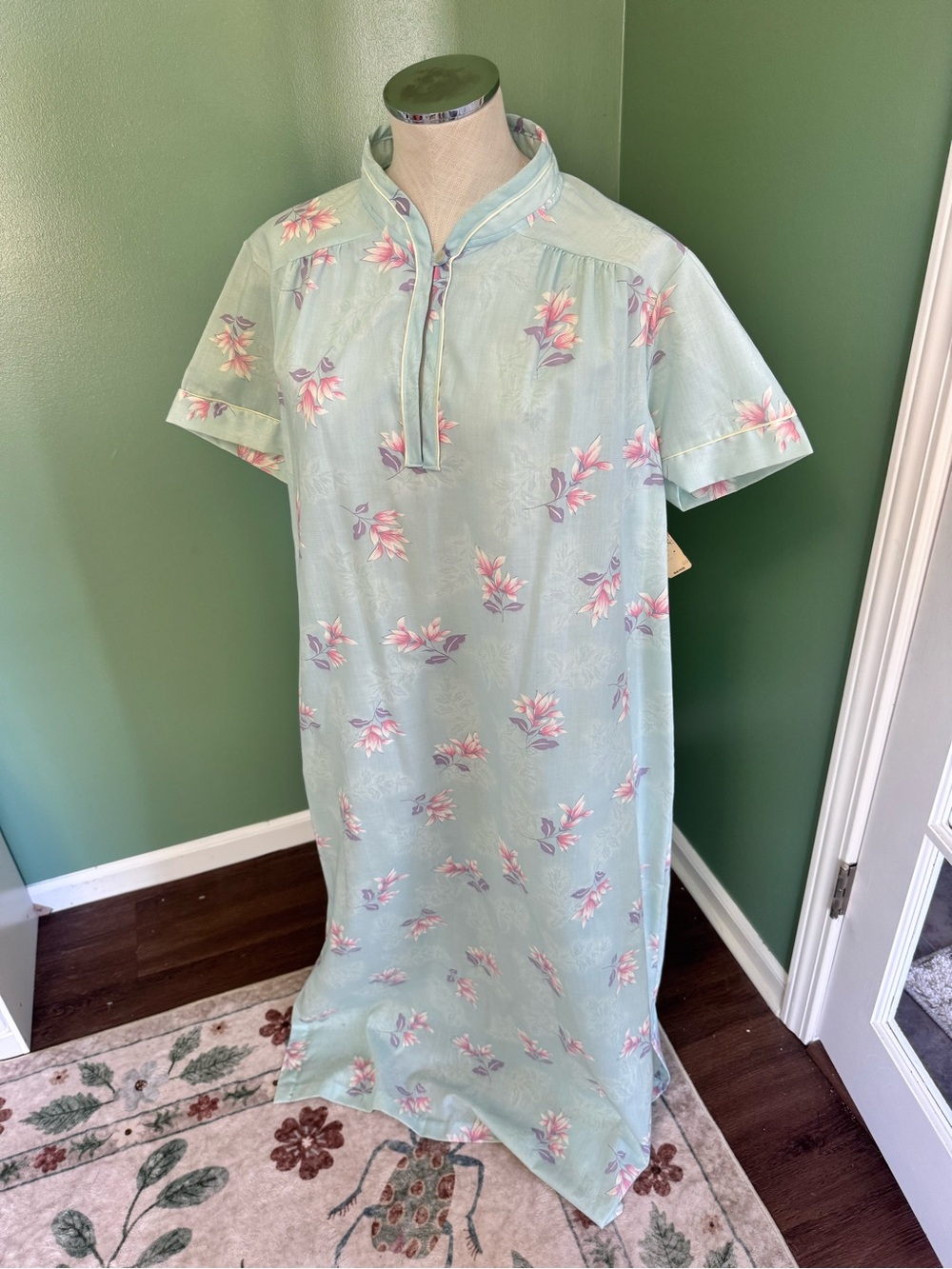 NWT Women’s Vintage Nightgown